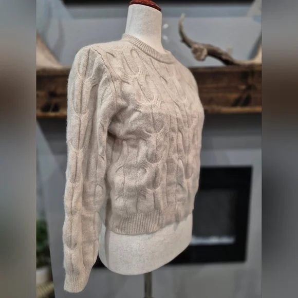 KILTE Cashmere Sweater, Size Small Like New - Picture 4 of 8